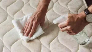 پاک کردن لکه های زرد روی تشک