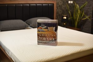 چرا محافظ تشک ضد آب برای سالمندان ضروری است؟