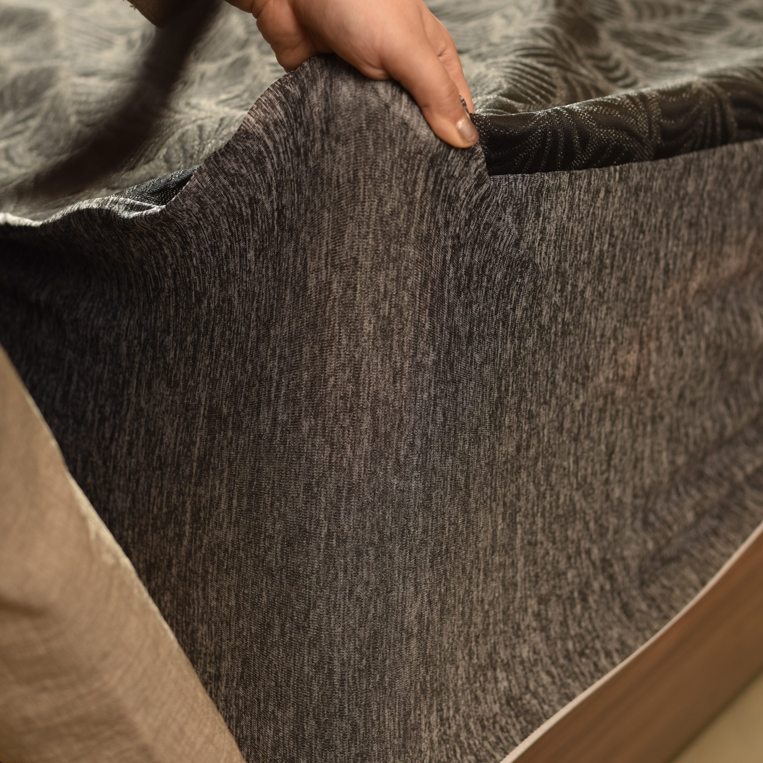 محافظ تشک ضد آب چگونه از ایجاد لکه و بوی نامطبوع جلوگیری میکند؟