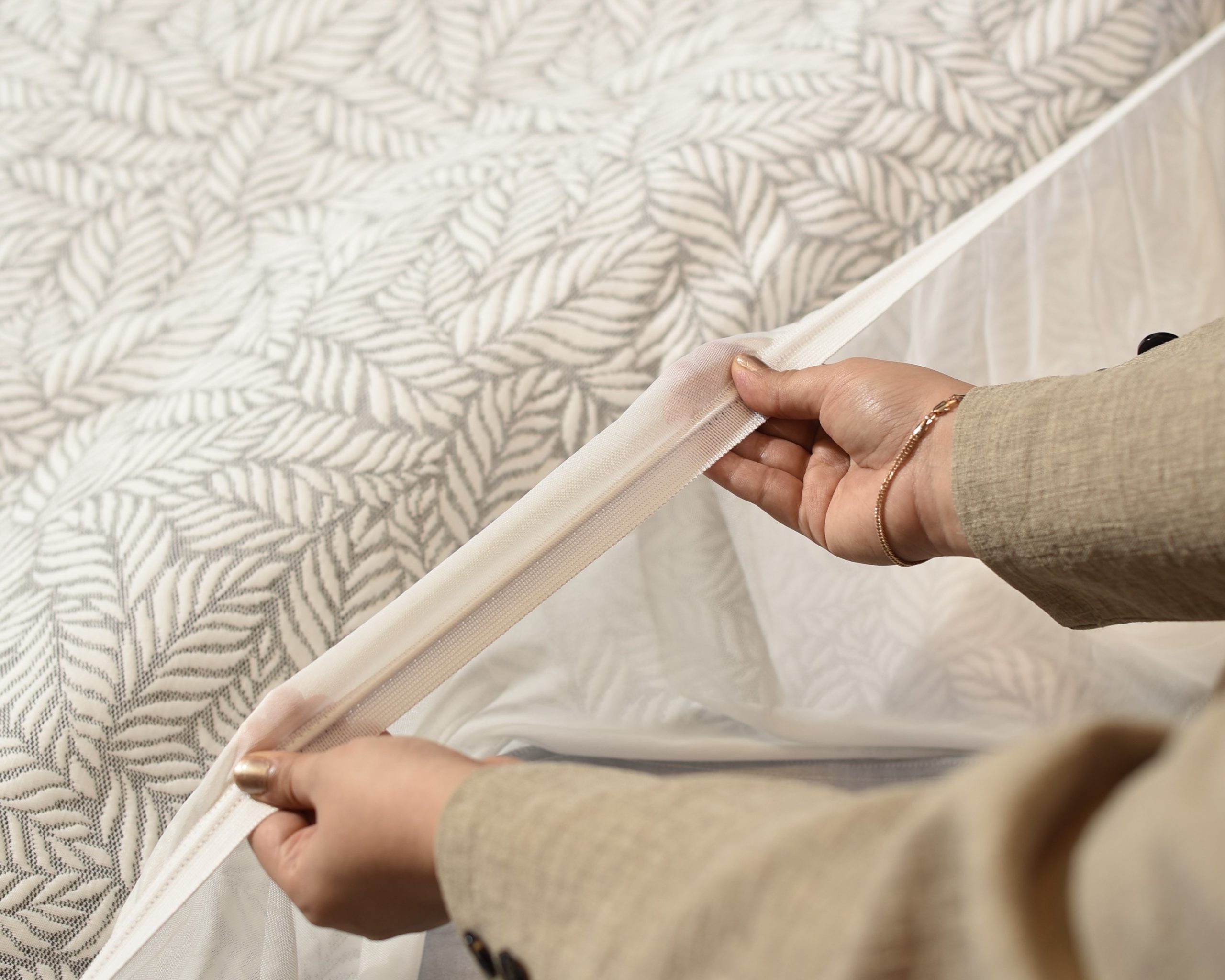 مقایسه انواع محافظ تشک ضد آب؛ کدام جنس بهتر عمل میکند؟